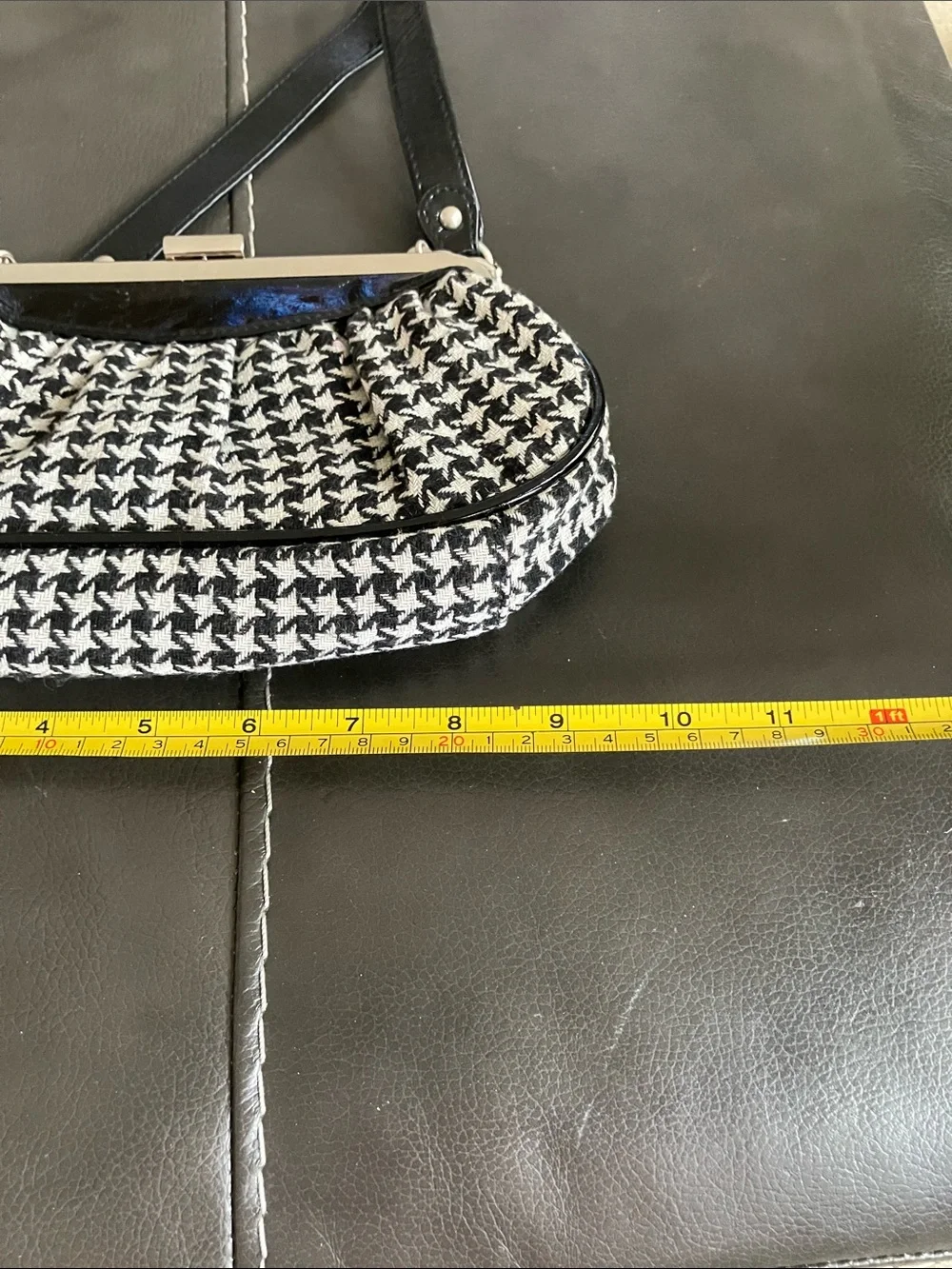 Unlisted houndstooth clutch wrislet